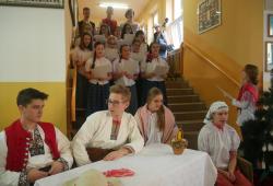 aktorzy-i-chor-szkolny.JPG
